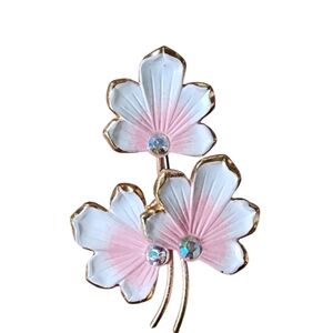 Elegant Floral Brooch with Gold Accents